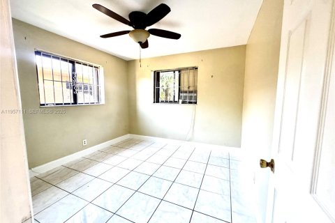 Casa en alquiler en North Miami, Florida, 2 dormitorios, 99.22 m2 № 2011200 - foto 10