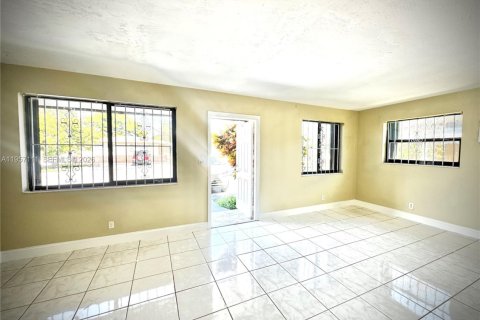 Casa en alquiler en North Miami, Florida, 2 dormitorios, 99.22 m2 № 2011200 - foto 2