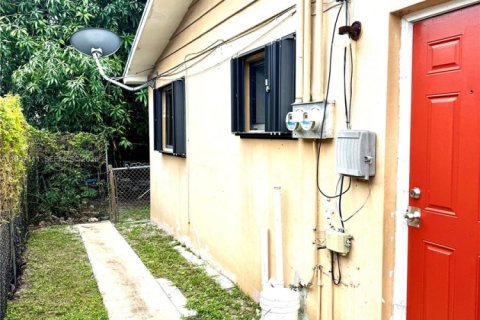 Casa en alquiler en North Miami, Florida, 2 dormitorios, 99.22 m2 № 2011200 - foto 12