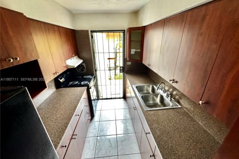 Casa en alquiler en North Miami, Florida, 2 dormitorios, 99.22 m2 № 2011200 - foto 4