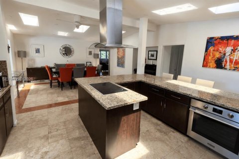 Villa ou maison à vendre à North Miami, Floride: 4 chambres, 224.82 m2 № 2189411 - photo 16
