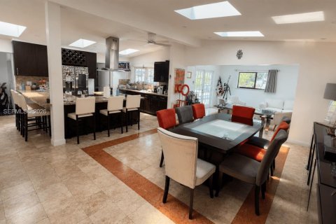 Villa ou maison à vendre à North Miami, Floride: 4 chambres, 224.82 m2 № 2189411 - photo 14