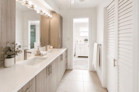 Villa ou maison à vendre à North Miami, Floride: 4 chambres, 224.82 m2 № 2189411 - photo 23