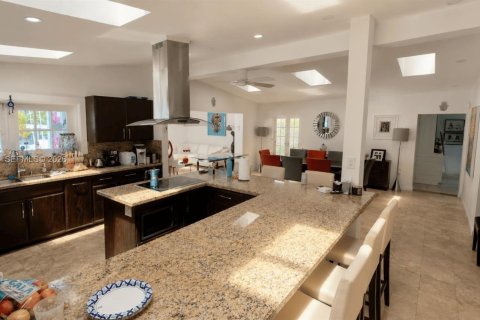 Villa ou maison à vendre à North Miami, Floride: 4 chambres, 224.82 m2 № 2189411 - photo 15
