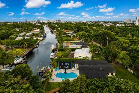 Villa ou maison à vendre à North Miami, Floride: 4 chambres, 224.82 m2 № 2189411 - photo 2