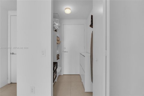 Condominio en venta en Hollywood, Florida, 1 dormitorio, 79.15 m2 № 2007548 - foto 19