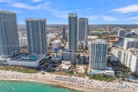 Condominio en venta en Hollywood, Florida, 1 dormitorio, 79.15 m2 № 2007548 - foto 2