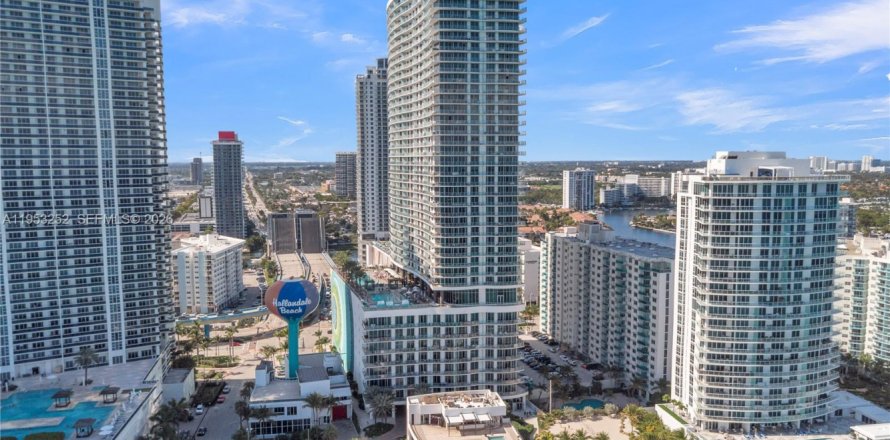 Condominio en Hollywood, Florida, 1 dormitorio  № 2007548