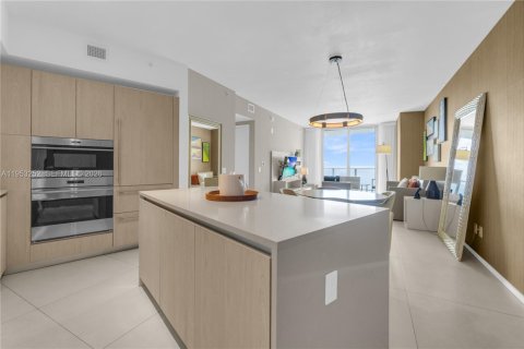 Condominio en venta en Hollywood, Florida, 1 dormitorio, 79.15 m2 № 2007548 - foto 8