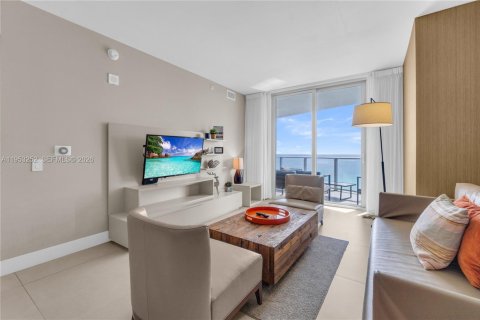 Condominio en venta en Hollywood, Florida, 1 dormitorio, 79.15 m2 № 2007548 - foto 25