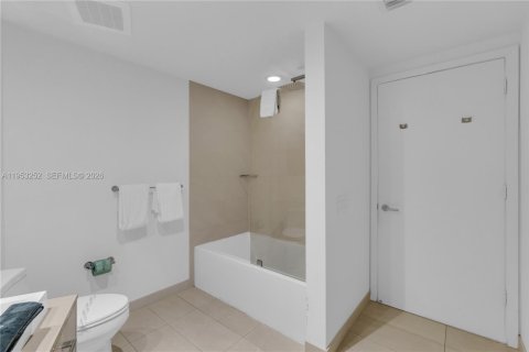 Condominio en venta en Hollywood, Florida, 1 dormitorio, 79.15 m2 № 2007548 - foto 17