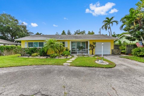 House in Delray Beach, Florida 3 bedrooms, 118.73 sq.m. № 2077360