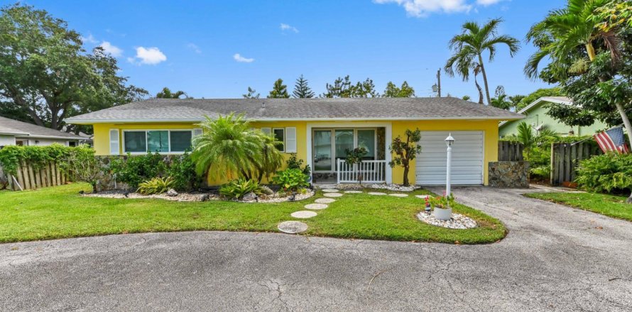 House in Delray Beach, Florida 3 bedrooms, 118.73 sq.m. № 2077360