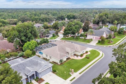 House in Lakeland, Florida 4 bedrooms, 242.01 sq.m. № 2230572 - photo 6