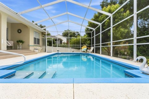 House in Lakeland, Florida 4 bedrooms, 242.01 sq.m. № 2230572 - photo 2
