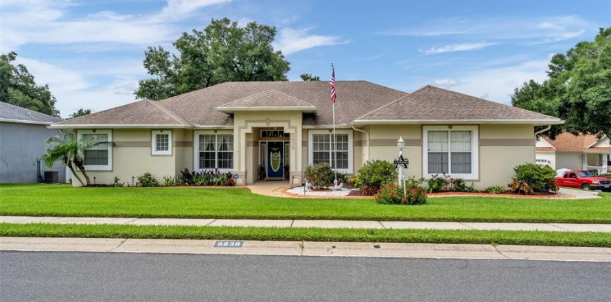House in Lakeland, Florida 4 bedrooms, 242.01 sq.m. № 2230572