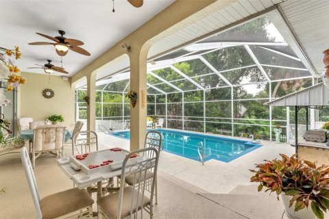 House in Lakeland, Florida 4 bedrooms, 242.01 sq.m. № 2230572 - photo 10