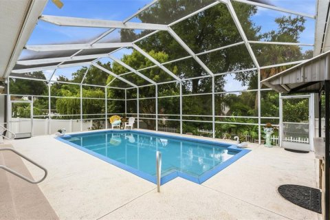 House in Lakeland, Florida 4 bedrooms, 242.01 sq.m. № 2230572 - photo 11