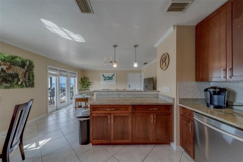 Condo in Saint Petersburg, Florida, 2 bedrooms  № 1688344 - photo 10