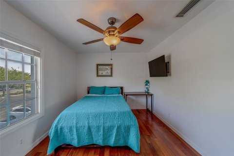 Condo in Saint Petersburg, Florida, 2 bedrooms  № 1688344 - photo 18