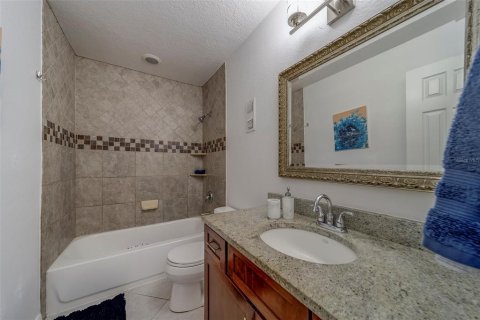 Condo in Saint Petersburg, Florida, 2 bedrooms  № 1688344 - photo 20