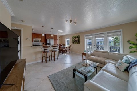 Condo in Saint Petersburg, Florida, 2 bedrooms  № 1688344 - photo 6