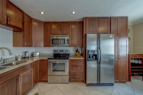 Condo in Saint Petersburg, Florida, 2 bedrooms  № 1688344 - photo 11