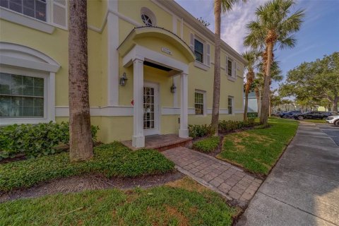 Condo in Saint Petersburg, Florida, 2 bedrooms  № 1688344 - photo 3