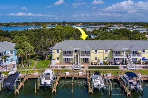 Condo in Saint Petersburg, Florida, 2 bedrooms  № 1688344 - photo 1