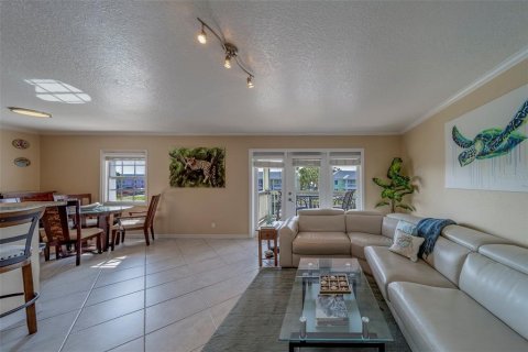 Condo in Saint Petersburg, Florida, 2 bedrooms  № 1688344 - photo 5