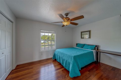 Condo in Saint Petersburg, Florida, 2 bedrooms  № 1688344 - photo 17