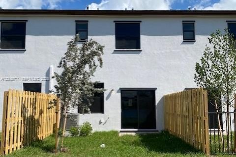Townhouse in Miami, Florida 3 bedrooms, 143.53 sq.m. № 2189852 - photo 18
