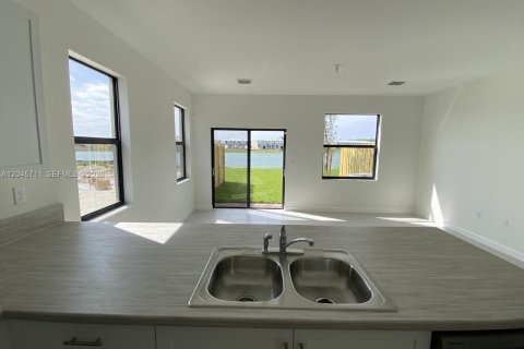 Townhouse in Miami, Florida 3 bedrooms, 143.53 sq.m. № 2189852 - photo 6