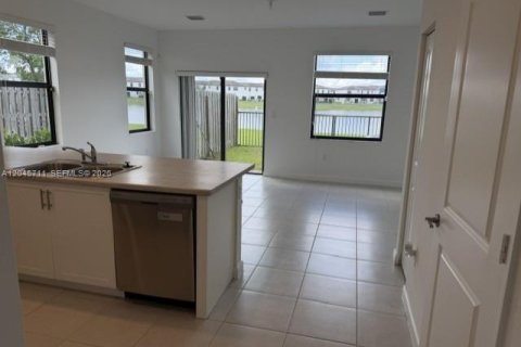 Townhouse in Miami, Florida 3 bedrooms, 143.53 sq.m. № 2189852 - photo 27