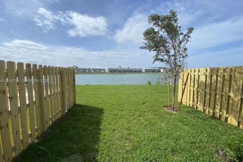 Townhouse in Miami, Florida 3 bedrooms, 143.53 sq.m. № 2189852 - photo 16