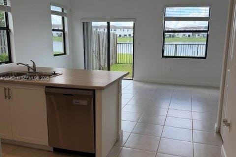 Townhouse in Miami, Florida 3 bedrooms, 143.53 sq.m. № 2189852 - photo 26