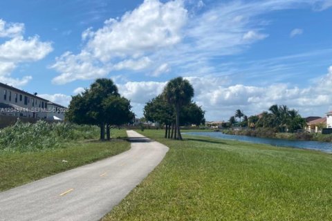 Townhouse in Miami, Florida 3 bedrooms, 143.53 sq.m. № 2189852 - photo 14