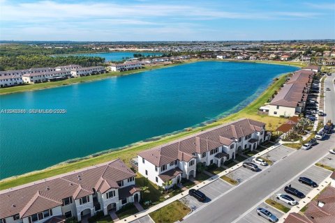 Townhouse in Miami, Florida 3 bedrooms, 143.53 sq.m. № 2189852 - photo 3