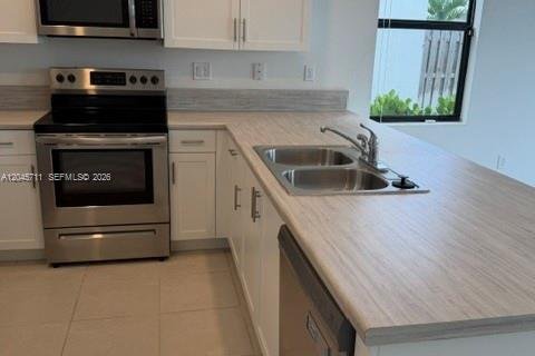 Townhouse in Miami, Florida 3 bedrooms, 143.53 sq.m. № 2189852 - photo 25