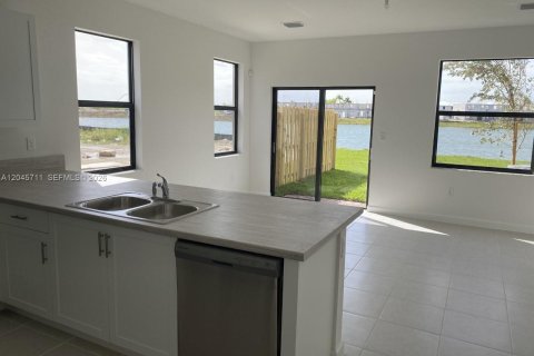 Townhouse in Miami, Florida 3 bedrooms, 143.53 sq.m. № 2189852 - photo 19