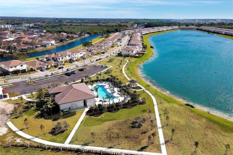 Townhouse in Miami, Florida 3 bedrooms, 143.53 sq.m. № 2189852 - photo 5