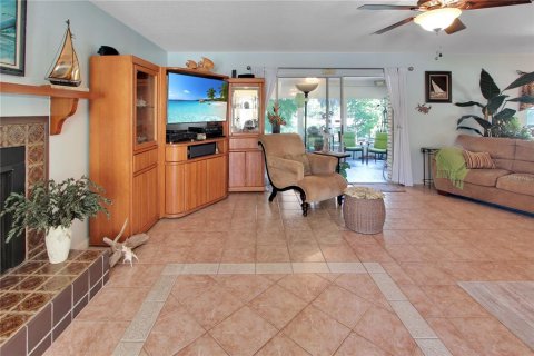 Villa ou maison à vendre à Fruitland Park, Floride: 3 chambres, 180.6 m2 № 2433741 - photo 6