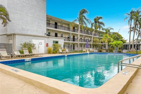 Condominio en venta en Saint Petersburg, Florida, 1 dormitorio, 59.46 m2 № 2147407 - foto 23