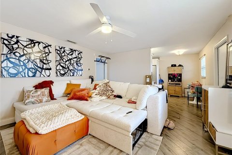 Condominio en venta en Saint Petersburg, Florida, 1 dormitorio, 59.46 m2 № 2147407 - foto 11