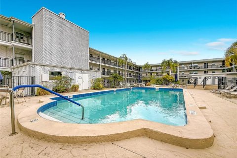 Condominio en venta en Saint Petersburg, Florida, 1 dormitorio, 59.46 m2 № 2147407 - foto 20