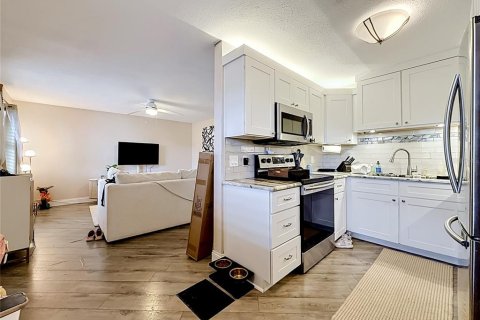 Condominio en venta en Saint Petersburg, Florida, 1 dormitorio, 59.46 m2 № 2147407 - foto 3
