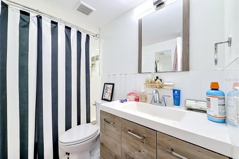 Condominio en venta en Saint Petersburg, Florida, 1 dormitorio, 59.46 m2 № 2147407 - foto 17