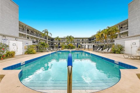 Condominio en venta en Saint Petersburg, Florida, 1 dormitorio, 59.46 m2 № 2147407 - foto 21