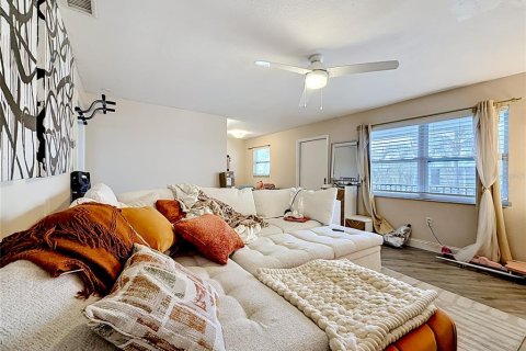 Condominio en venta en Saint Petersburg, Florida, 1 dormitorio, 59.46 m2 № 2147407 - foto 12