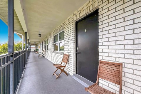 Condominio en venta en Saint Petersburg, Florida, 1 dormitorio, 59.46 m2 № 2147407 - foto 2